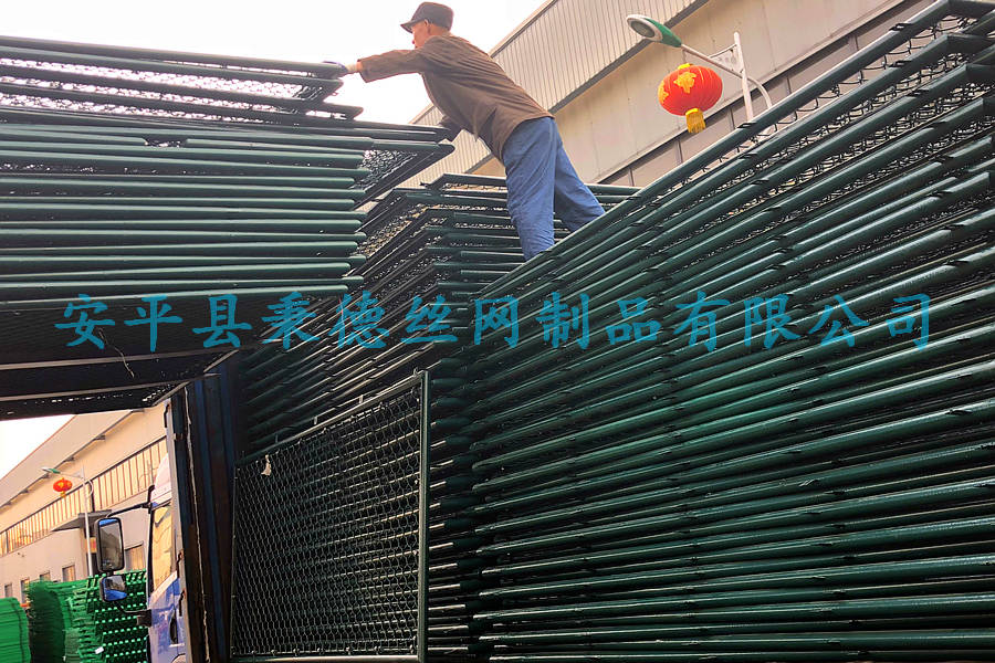 北京體育場(chǎng)勾花護(hù)欄網(wǎng)廠家