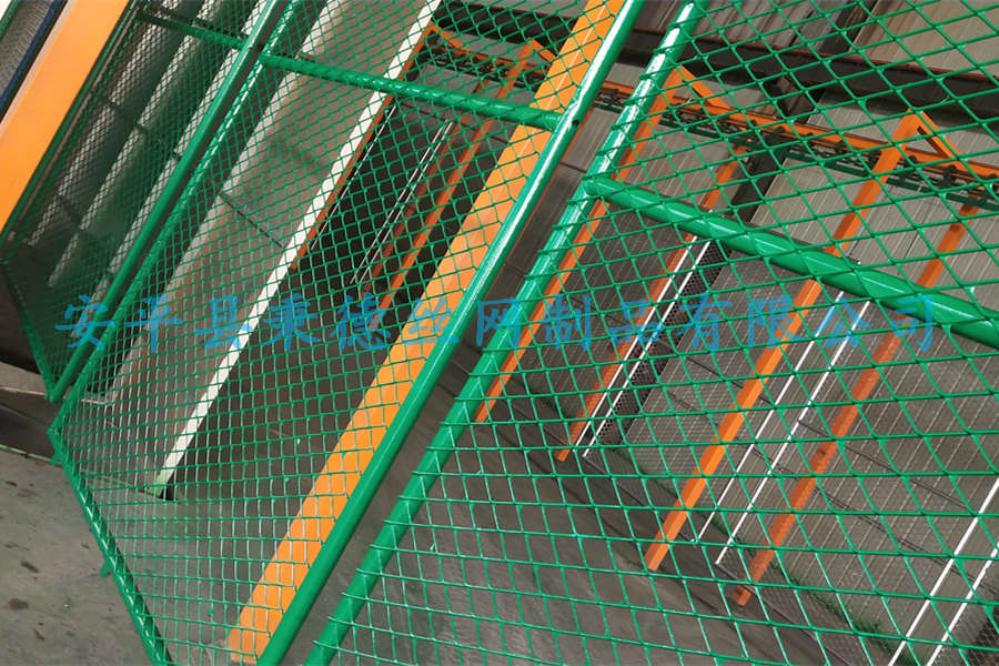 湖南岳陽鋼板網(wǎng)護(hù)欄網(wǎng)