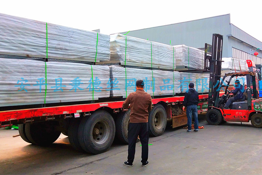 出口柬埔寨熱鍍鋅護欄網(wǎng)